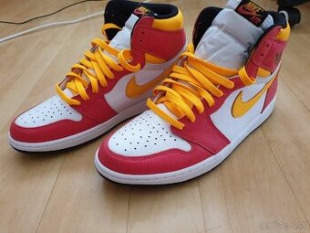 Air Jordan 1 Retro High OG Light Fusion Red

