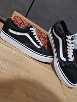 Vans tenisky