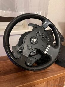 Thrustmaster T-150 + pedále.