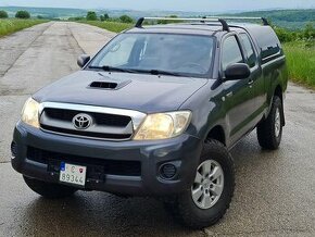 (REZERVOVANÉ) Toyota Hilux 2.5 D-4D