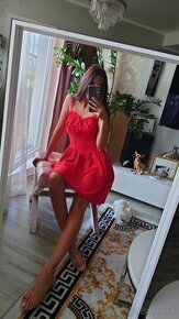 červene romanticke šaty