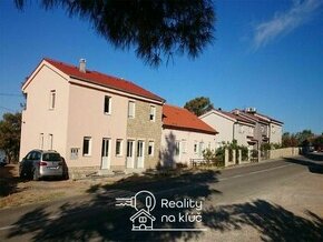 Na predaj pekné apartmánové domy na ostrove Rab v Chorvástku - 1