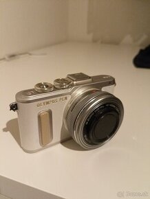 Olympus PEN E-PL8 + objektiv