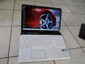 15.6"  SONY Vaio/Core I5/ 8GB RAM/256GB SSD/ AMD Grafika...