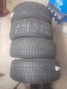 Predam zanovne zimne pneu 215/60-16 pireli