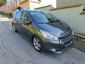 Peugeot 208 1.4 benzin