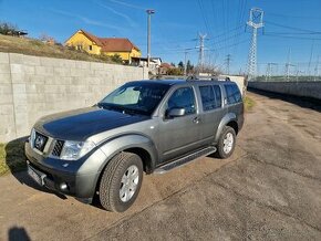 Nissan Pathfinder 2,5 DCi, 4x4, 7 miestne