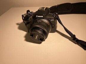 Canon EOS R100 + RF-S 18 – 45 mm IS STM