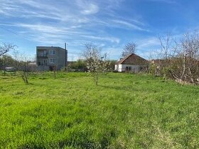 Predaj  pozemok 474 m2 v obci Strekov