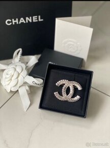 Chanel brošňa crystal