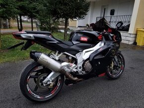 Aprilia rsv 1000 R