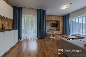 Luxusný horský dvojspálňový apartmán s parkovacím státím v l