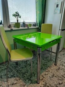 kuchyský stôl + 4 stoličky