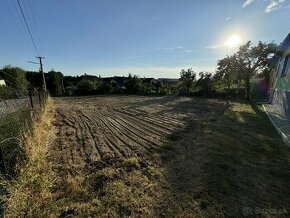 Na predaj pekný stavebný pozemok, 665m2, Suchá nad Parnou