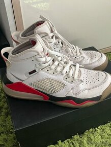 Air Jordan Mars 270