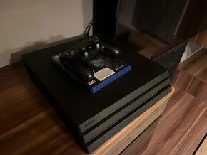 Playstation 4 Pro 1TB + last of us 2