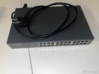 TP-Link TL-SF1024D switch