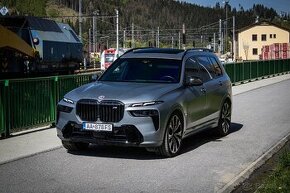 X7 M60i V8 4.4i 390 kW, 2023, Osvetlená predná maska, DPH