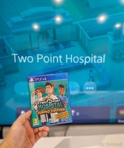 Two Point Hospital na PS4 15e