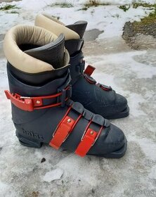 Retro lyziarky Botas