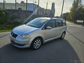 VW Touran 1.9TDI DSG model rok 2010