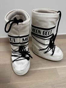 Moon boot