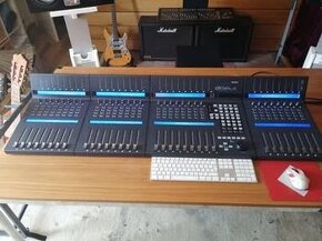 Icon Qcon pro X + 3 XS expander (32 faders) + Icon One Hub