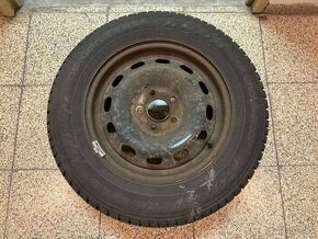 Skoro nové zimné pneu Nokian na diskoch 195/65R15