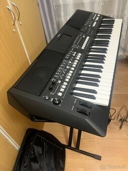 Predám úplne nové klavesy Yamaha PSR- SX600