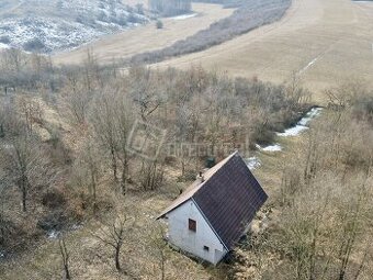 Dobrú noc nám dajú líšky dom na samote v lučenecký…