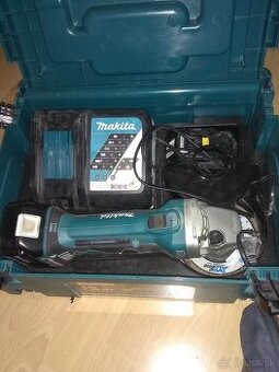 Makita 125 uhlová brúska