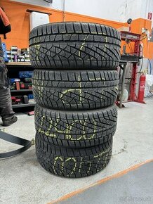 Predám zimné pneu Pirelli Winter 240 SottoZero 2 245/40 r19 - 1