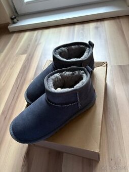 Ugg mini