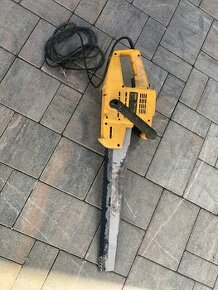 Aligátor Dewalt 393