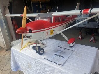 RC Model - Cessna 182