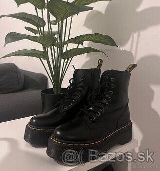 Dr. Martens Jadon black