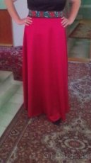 červená ľudová sukňa