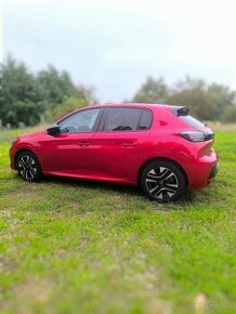 Predám Peugeot 208 1.2 benzín 1500km