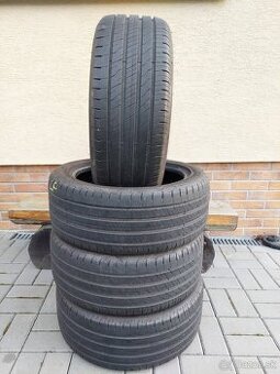 225/45 R17