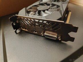 GTX 1060 , RX 560