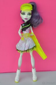 Monster High bábika Spectra