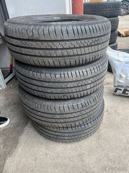 Predam 4ks letnych pneu fulda 195/65R15 superbdezen