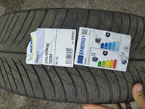 235/60 R18