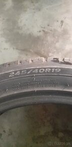 245/40 R19