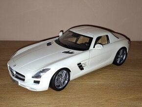 MERCEDES-BENZ SLS AMG 1:18 Minichamps