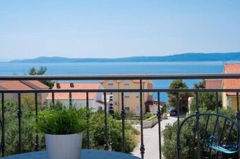 Trogir, Čiovo – zariadený apartmán s výhľadom na more