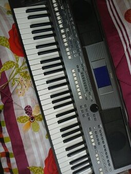 Yamaha psr s 670