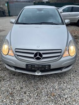 Mercedes r class w251 naraznik predny svetlo maska