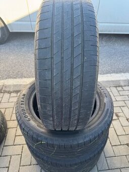 215/55R18 Goodyear