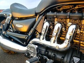 TRIUMPH ROCKET III -MATT PHANTOM BLACK-SLOVENSKA-1 MAJITEL